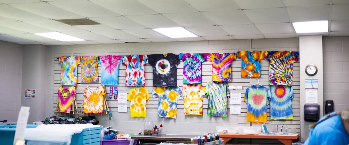 trout lodge arts & crafts tie-dye